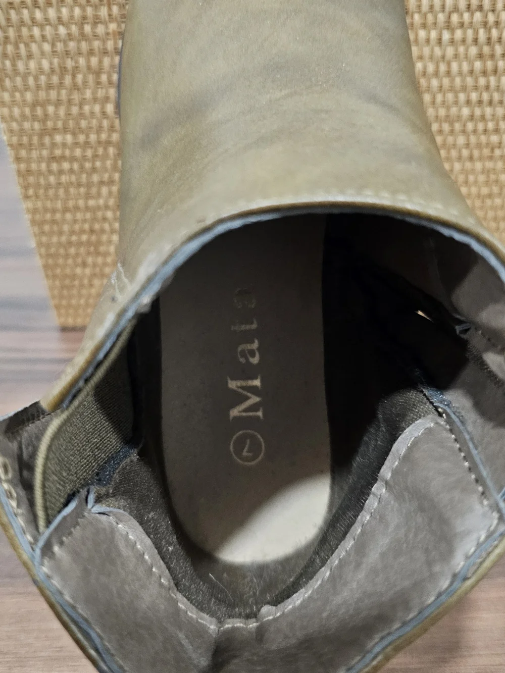 Olive Green Chelsea Ankle Boots Sz.7 Minimalist Low Heel  Casual Boho Festival - Picture 13 of 13